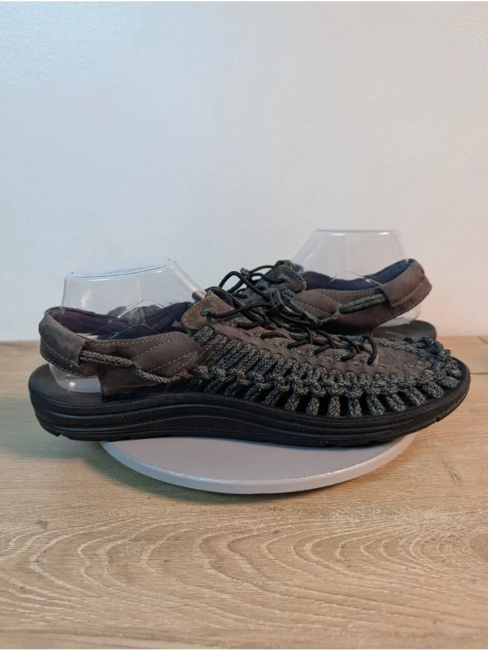 Keen Uneek Sneaker Water Shoe Black/Gray Men's Size 12 comfort casual
